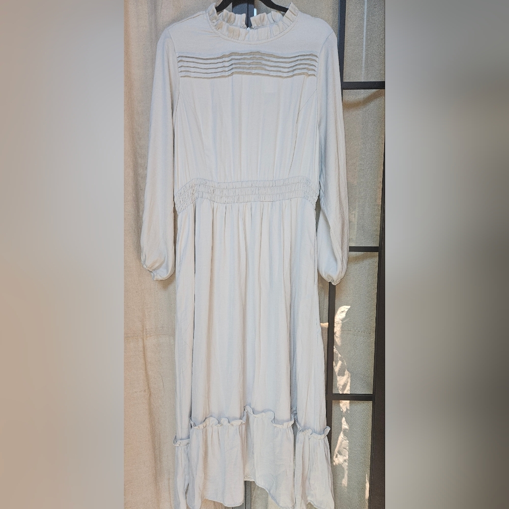 Elegant White/very Soft Blue Women's Dress Size XL